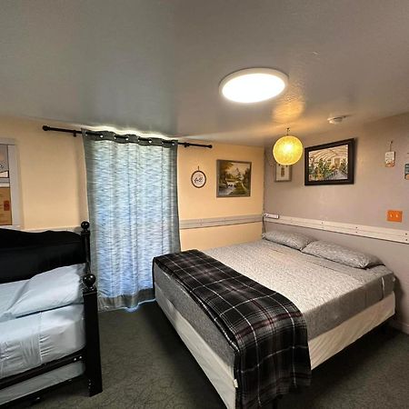 Ez 1 Mile To Fort Sill! Pumpkin Cottage Sleeps 9, Grills, Firepit, Laundry Lawton Eksteriør bilde