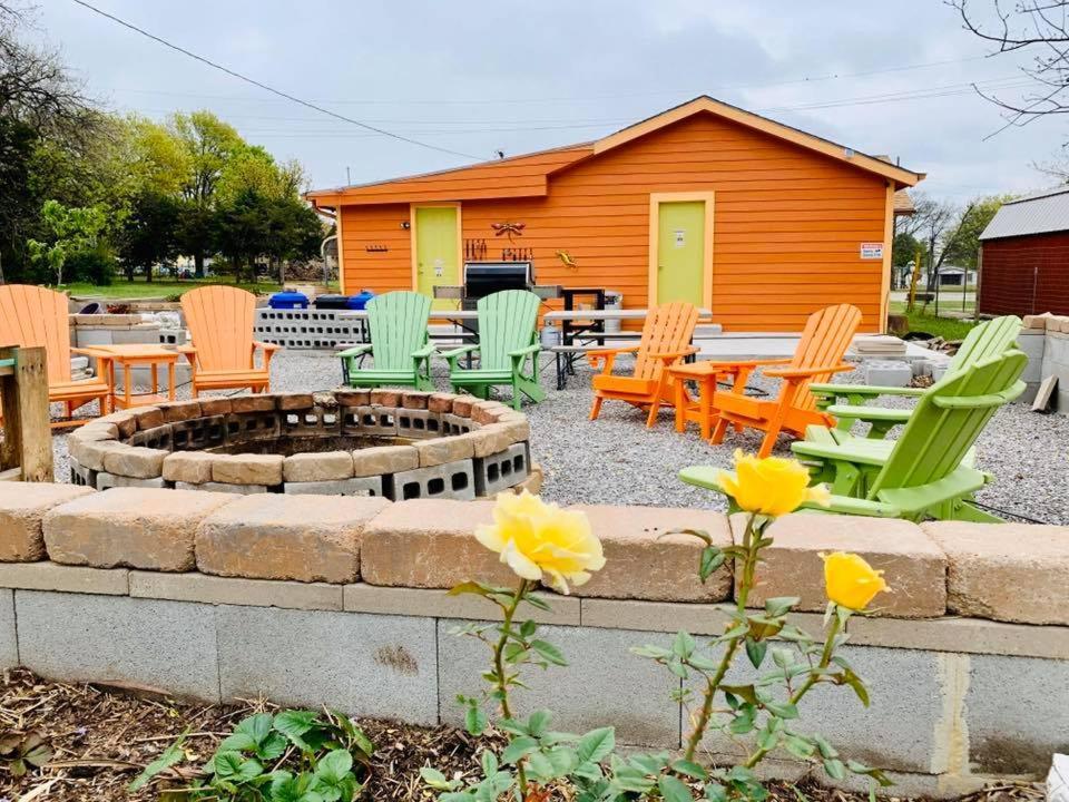 Ez 1 Mile To Fort Sill! Pumpkin Cottage Sleeps 9, Grills, Firepit, Laundry Lawton Eksteriør bilde